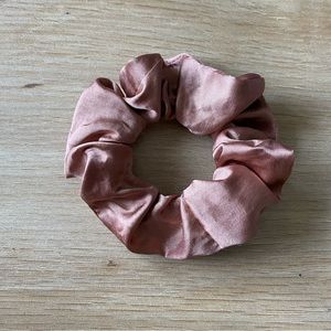 ‼️ANDI Satin Scrunchie‼️
